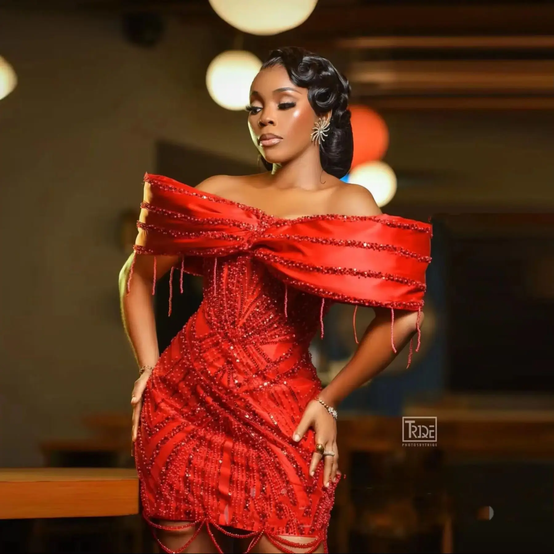 Chic Red Off-Shoulder Sheath Prom Dress with Beading Sequins Lace Short Sparkle Party Gown for Special Occasions
Chic Red Off-Shoulder Sheath Prom Dress with Beading Sequins Lace Short Sparkle Party Gown for Special Occasions