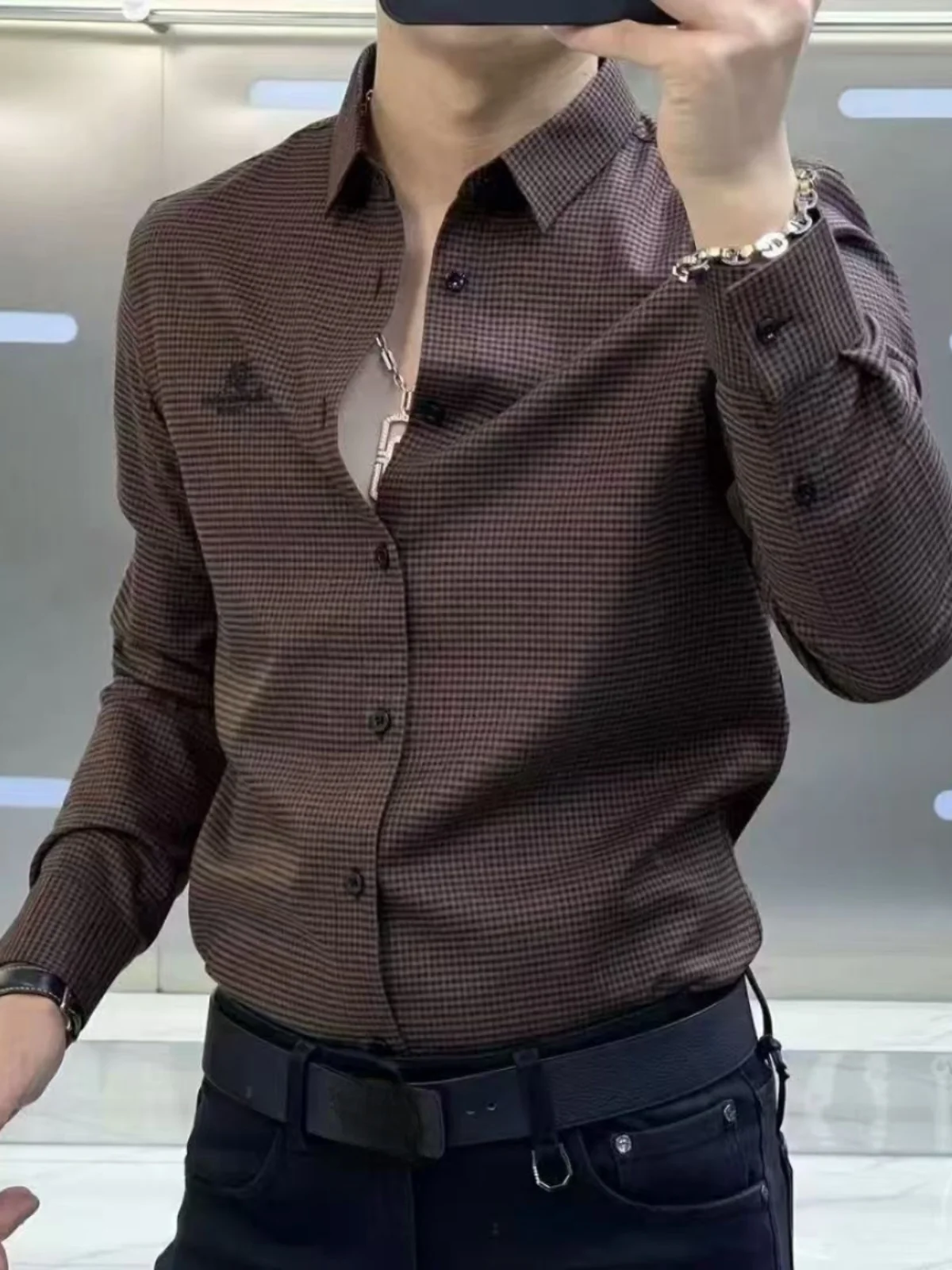 Мужская длинная рубашка на осень-весну, модная, приталенная, стильная, универсальная, повседневная одежда
Мужская длинная рубашка на осень-весну, модная, приталенная, стильная, универсальная, повседневная одежда