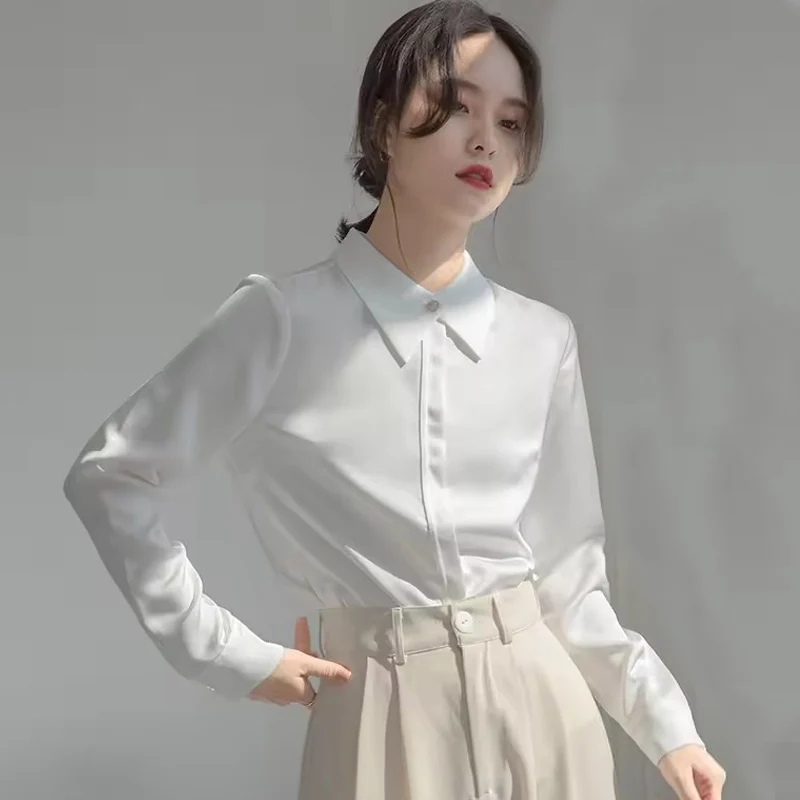 Чисто белая шифоновая рубашка для женщин. Элегантная блузка с длинными рукавами для офиса и выше. Современный гардероб.
Чисто белая шифоновая рубашка для женщин. Элегантная блузка с длинными рукавами для офиса и выше. Современный гардероб.