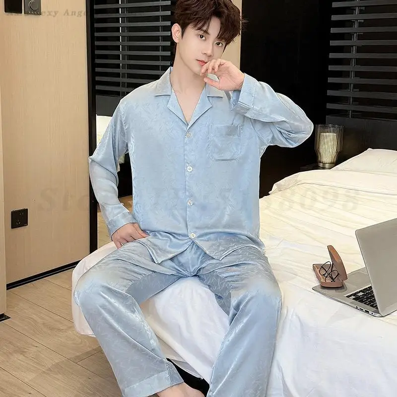 Men's Long Sleeved Pijama Mujer Fashion Jacquard Sleepwear Loose Casual Home Clothes Ice Silk Satin Pajamas Set Loungewear
Men's Long Sleeved Pijama Mujer Fashion Jacquard Sleepwear Loose Casual Home Clothes Ice Silk Satin Pajamas Set Loungewear