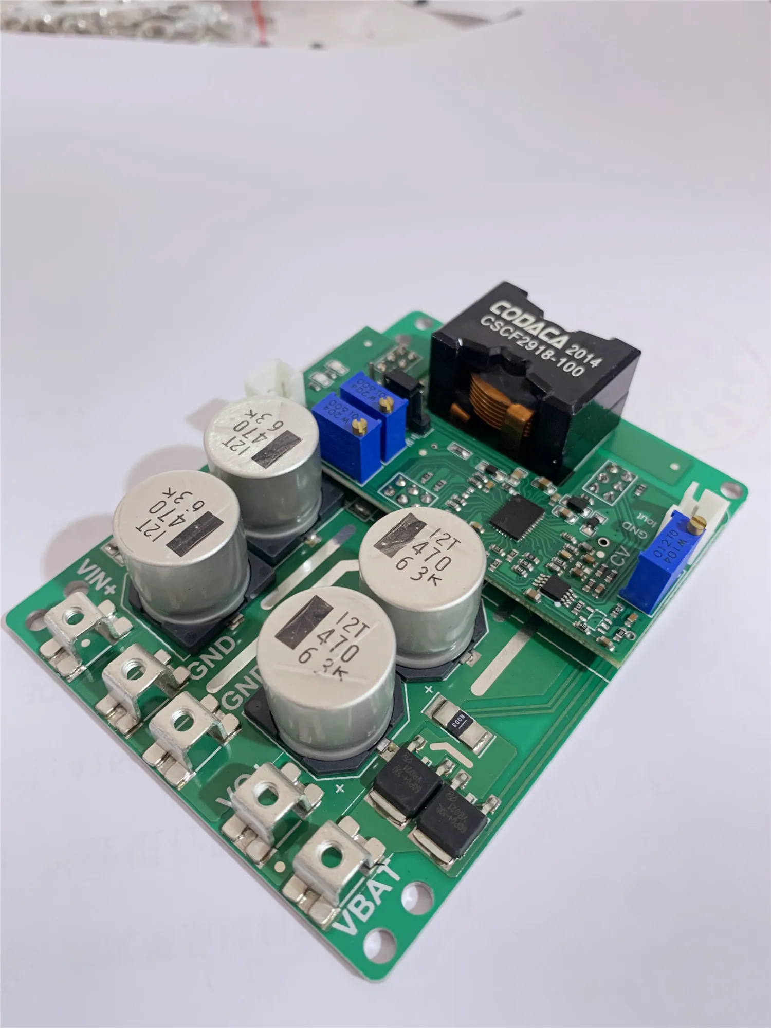 DC Lift Voltage Charging Module 50V/15A Li-ion Battery MPPT Built-in Charging Algorithm
DC Lift Voltage Charging Module 50V/15A Li-ion Battery MPPT Built-in Charging Algorithm