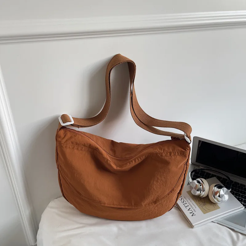 Простые текстурированные повседневные сумки через плечо для женщин, нейлоновая простая дорожная сумка-хобо на плечо, модная легкая сумка для хранения для отдыха
Простые текстурированные повседневные сумки через плечо для женщин, нейлоновая простая дорожная сумка-хобо на плечо, модная легкая сумка для хранения для отдыха