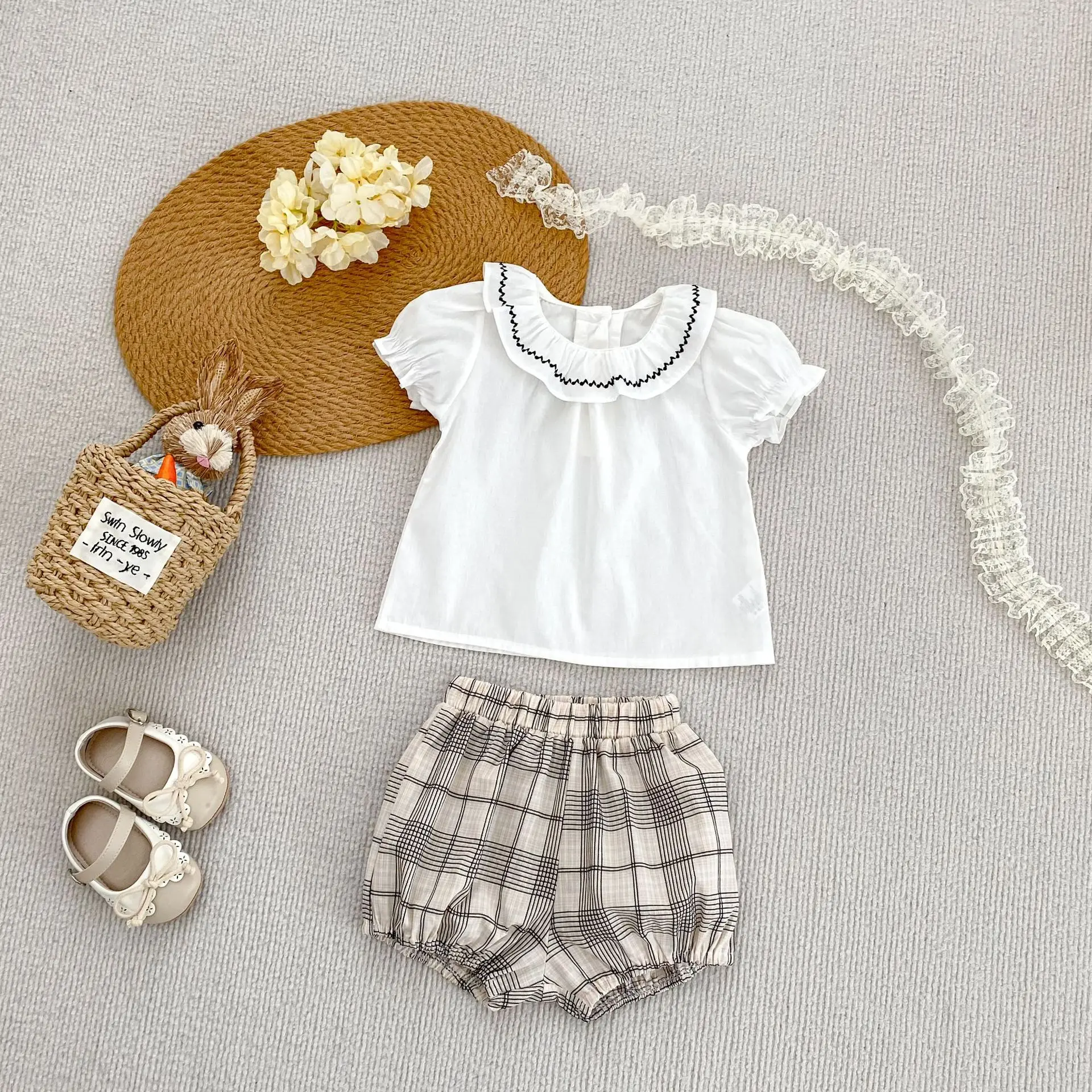 Summer new 0-3 year old baby clothing, female baby set, embroidered ruffle collar top+checkered shorts two-piece set
Summer new 0-3 year old baby clothing, female baby set, embroidered ruffle collar top+checkered shorts two-piece set