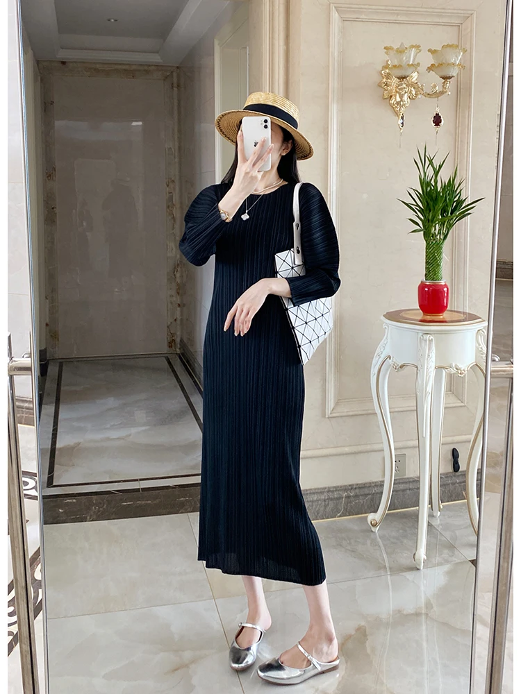 Miyake Pleated Texture Elegant Casual Maix Dress New Solid Color Simple Temperament Korean Fashion Dress 2024 Autumn New
Miyake Pleated Texture Elegant Casual Maix Dress New Solid Color Simple Temperament Korean Fashion Dress 2024 Autumn New