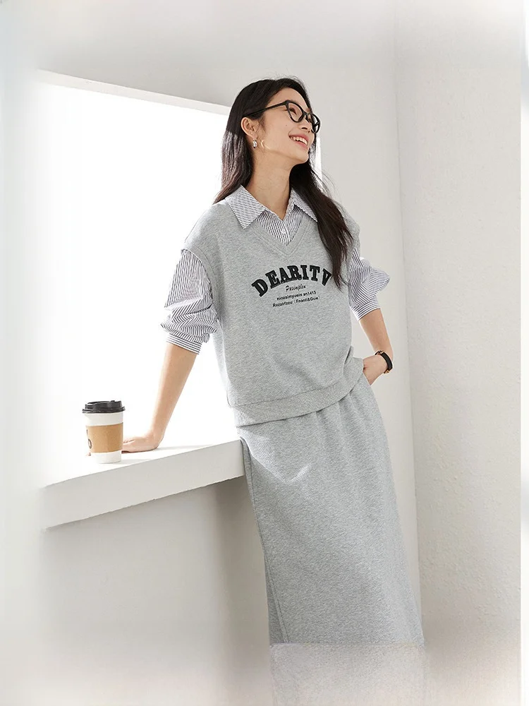 Fashion Grey Design Sense Fake Two-Piece Set Women's Spring New Turn-down Collar Sweatshirt Slit Straight Tube Skirt
Fashion Grey Design Sense Fake Two-Piece Set Women's Spring New Turn-down Collar Sweatshirt Slit Straight Tube Skirt