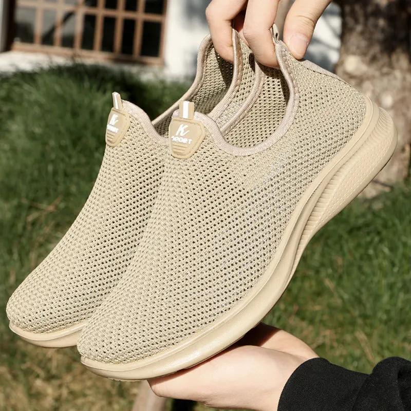 Super Breathable New Mesh Men's Sneakers Light and Soft Soled Comfortable Platform Shoes for Men Loafers Men Designer Shoes Men
Super Breathable New Mesh Men's Sneakers Light and Soft Soled Comfortable Platform Shoes for Men Loafers Men Designer Shoes Men