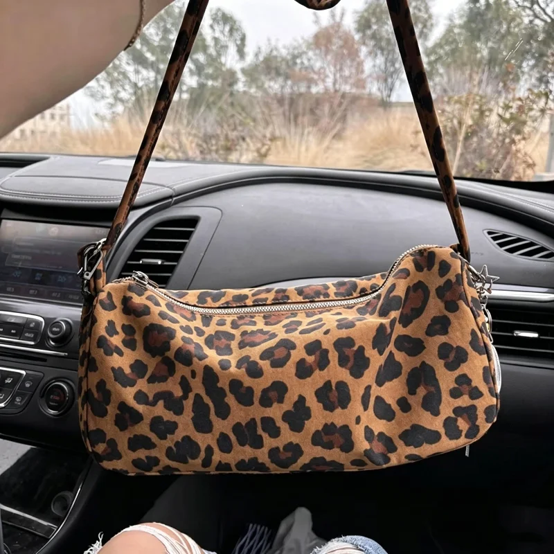 Vintage Leopard Shoulder Bag Stylish Lightweight Nylon Zipper Handbag Large Capacity Women Commuter Underarm Bag
Vintage Leopard Shoulder Bag Stylish Lightweight Nylon Zipper Handbag Large Capacity Women Commuter Underarm Bag