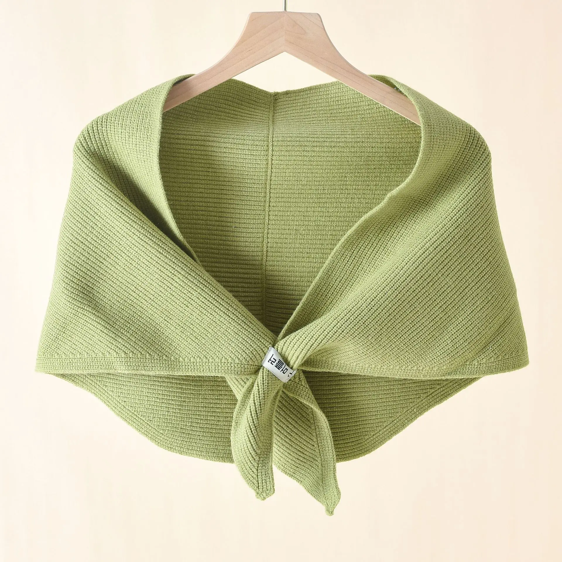 2022 New Solid Color Knitted Small Shawl Spring Autumn Women Triangular Decorative Cloak Lady Poncho Capes Green
2022 New Solid Color Knitted Small Shawl Spring Autumn Women Triangular Decorative Cloak Lady Poncho Capes Green