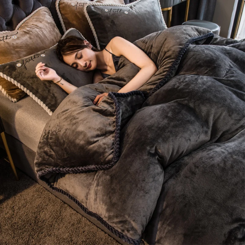 Fashion quilts with plush quilt core thicker comforter winter blanket warm spring autumn quilt cover detachable washable bedding
Fashion quilts with plush quilt core thicker comforter winter blanket warm spring autumn quilt cover detachable washable bedding
