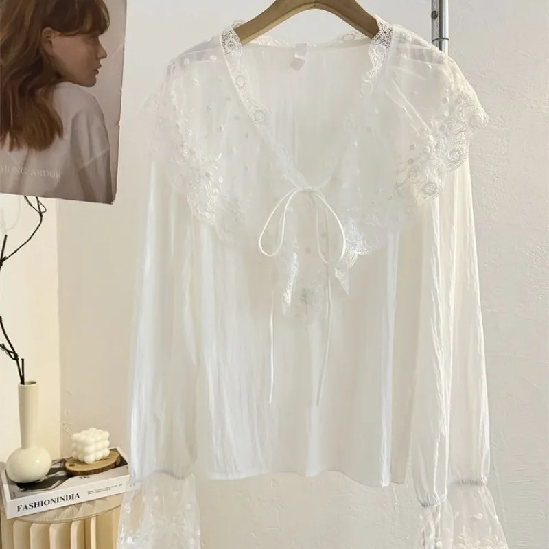NONSAR White French V-neck Lace Trim Blouse Female Spring 2025 Super Fairy Lace-up Flare Sleeve Ruffles Shirt Fashion Female Top
NONSAR White French V-neck Lace Trim Blouse Female Spring 2025 Super Fairy Lace-up Flare Sleeve Ruffles Shirt Fashion Female Top