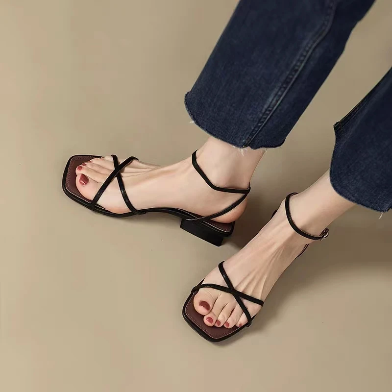 2025 New Designer Summer Gladiator Woman Sandals Fashion Open Toe Narrow Band Low Heel Ladies Outdoor Beach Vacation Sandalias
2025 New Designer Summer Gladiator Woman Sandals Fashion Open Toe Narrow Band Low Heel Ladies Outdoor Beach Vacation Sandalias
