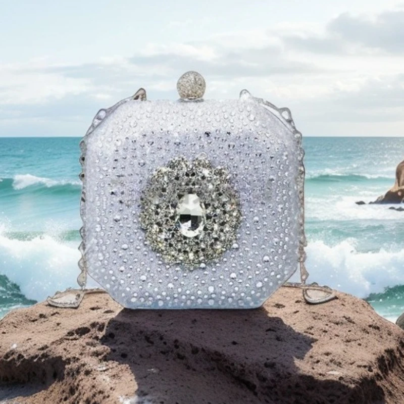 Блестящая вечерняя сумка со стразами и бриллиантами, женская модная персонализированная мини-сумка-мессенджер с пряжкой, роскошная сумка-бокс Borsa Luxury Donna
Блестящая вечерняя сумка со стразами и бриллиантами, женская модная персонализированная мини-сумка-мессенджер с пряжкой, роскошная сумка-бокс Borsa Luxury Donna