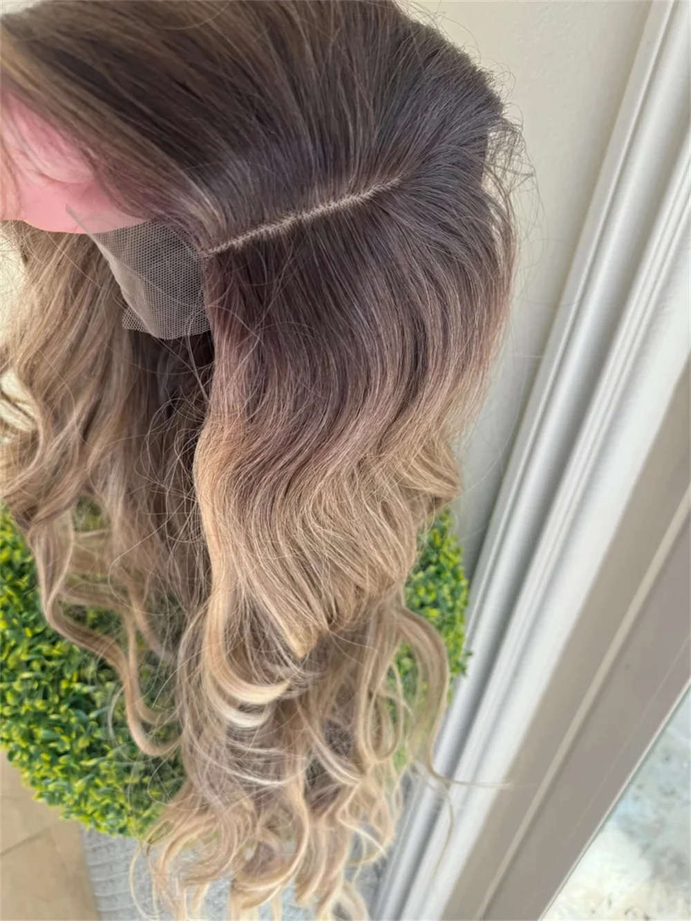 Длинный волнистый парик блондинки с эффектом омбре для женщин 26-дюймовый синтетический термостойкий парик премиум-класса 13x4 на шнуровке Бесклеевой парик с темными корнями
Длинный волнистый парик блондинки с эффектом омбре для женщин 26-дюймовый синтетический термостойкий парик премиум-класса 13x4 на шнуровке Бесклеевой парик с темными корнями