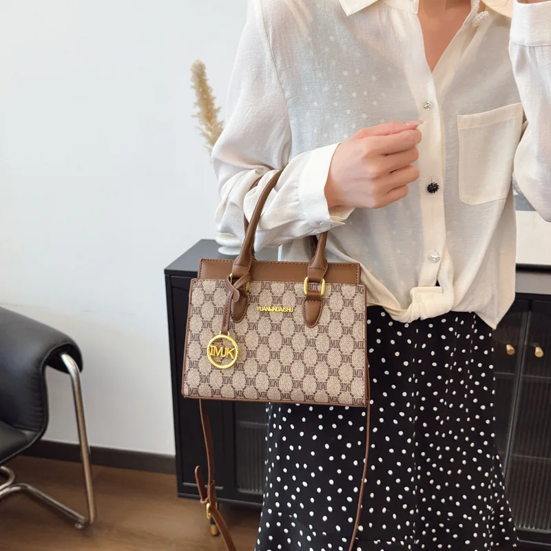 2025 Luxury Tote Bag for Women Spacious Adjustable Crossbody Strap Shoulder Purse with Top Handle Travel & Work Bag
2025 Luxury Tote Bag for Women Spacious Adjustable Crossbody Strap Shoulder Purse with Top Handle Travel & Work Bag