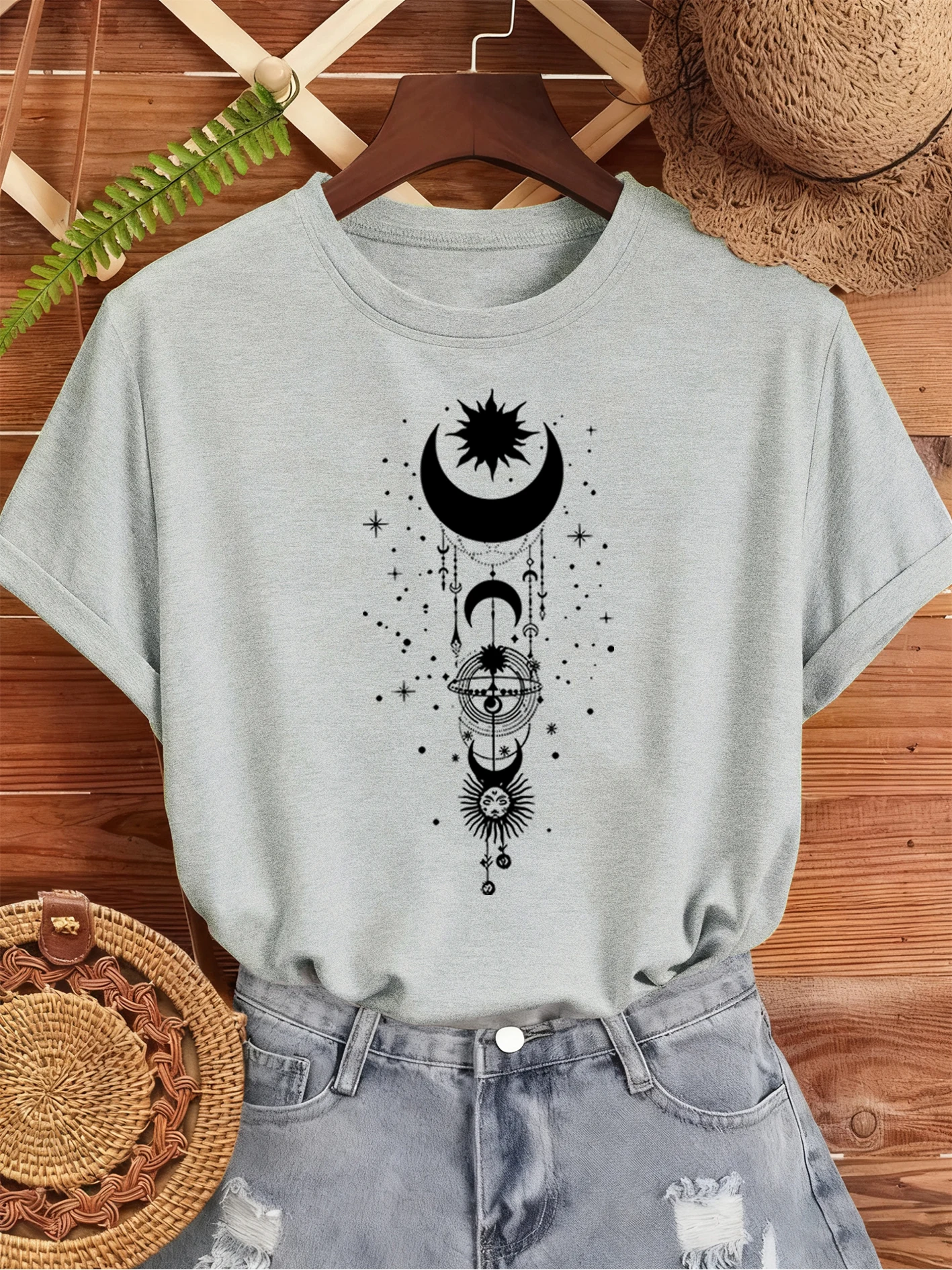 Футболка женская с принтом «Звезды, Солнце, Луна», свободного кроя, с круглым вырезом, в стиле Y2K, мягкая, с коротким рукавом, летняя, хлопковая, спортивная одежда
Футболка женская с принтом «Звезды, Солнце, Луна», свободного кроя, с круглым вырезом, в стиле Y2K, мягкая, с коротким рукавом, летняя, хлопковая, спортивная одежда