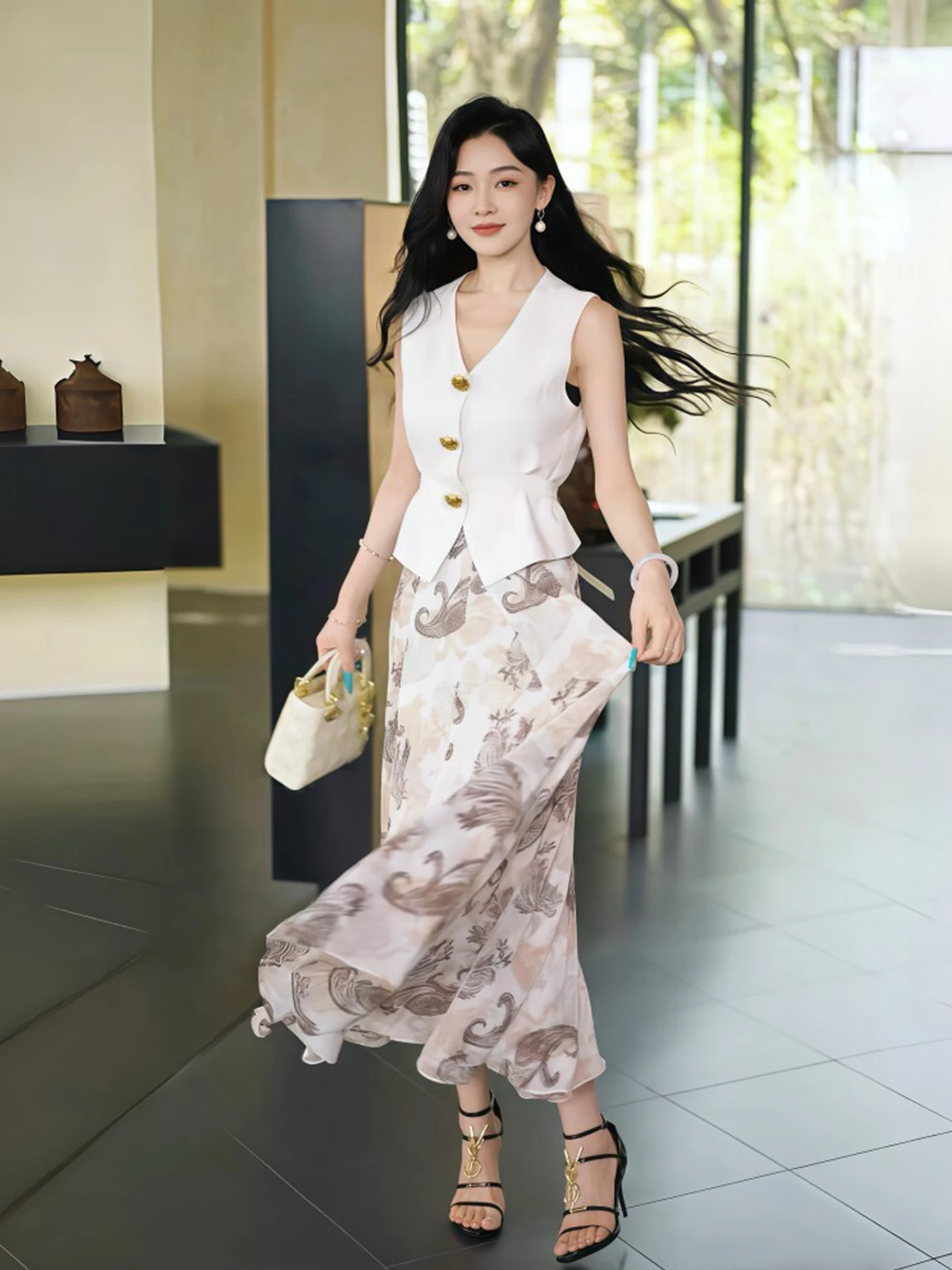 Elegant Printed Sleeveless Vest And Skirt Set High Waist Breathable Polyester Fiber V-Neck Button Closure Fashionable plus Size
Elegant Printed Sleeveless Vest And Skirt Set High Waist Breathable Polyester Fiber V-Neck Button Closure Fashionable plus Size