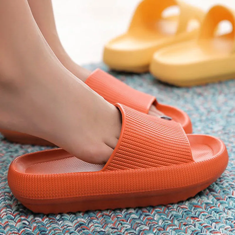 Cloud Like Comfort Home Use Couple Height Increasing Indoor Solid Color Summer Sandals Thick Sole 4cm Bathroom Slippers
Cloud Like Comfort Home Use Couple Height Increasing Indoor Solid Color Summer Sandals Thick Sole 4cm Bathroom Slippers