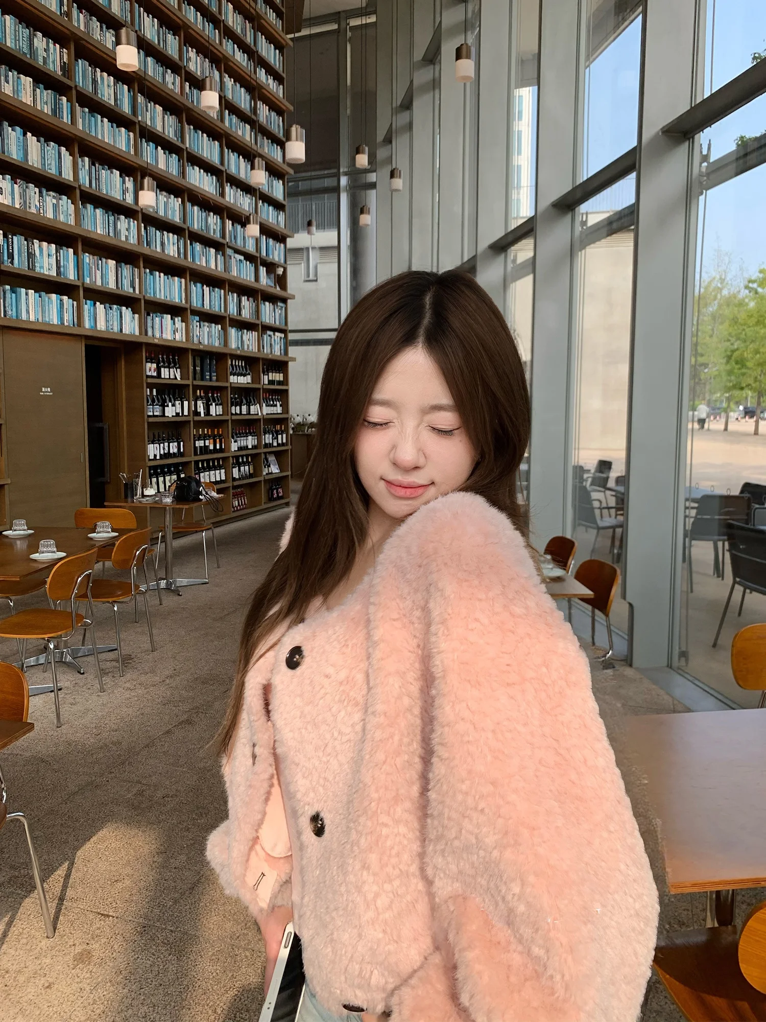 OKJJ Розовая женская куртка из искусственного меха под овчину, экологичная, свободного кроя, утепленная, из полиэфирного волокна, с длинными рукавами, роскошная
OKJJ Розовая женская куртка из искусственного меха под овчину, экологичная, свободного кроя, утепленная, из полиэфирного волокна, с длинными рукавами, роскошная