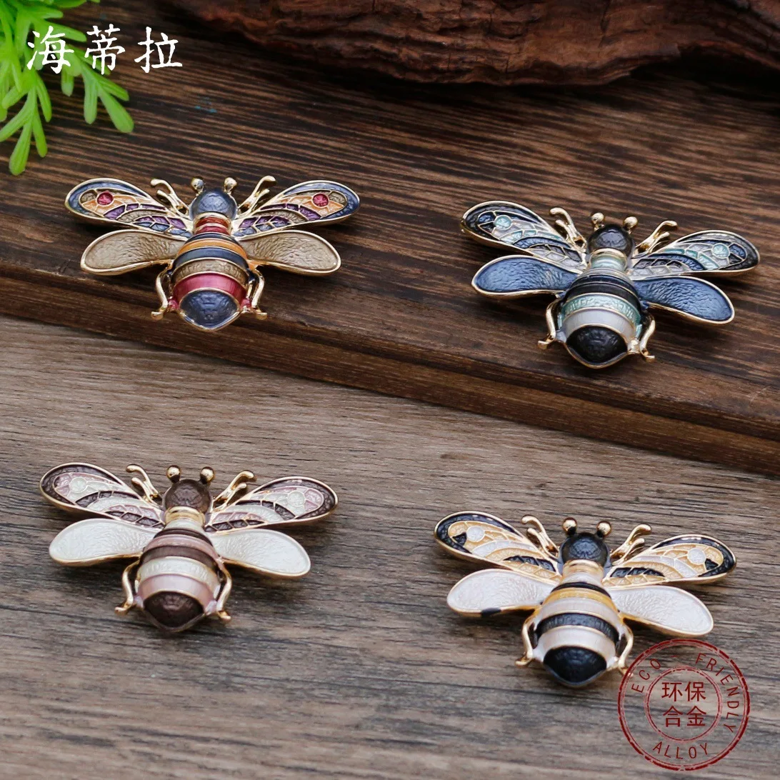 Jewelry DIY accessories hot-selling enamel bee magnetic suction brooch, lady cute Maillard bee multi-functional brooch
Jewelry DIY accessories hot-selling enamel bee magnetic suction brooch, lady cute Maillard bee multi-functional brooch