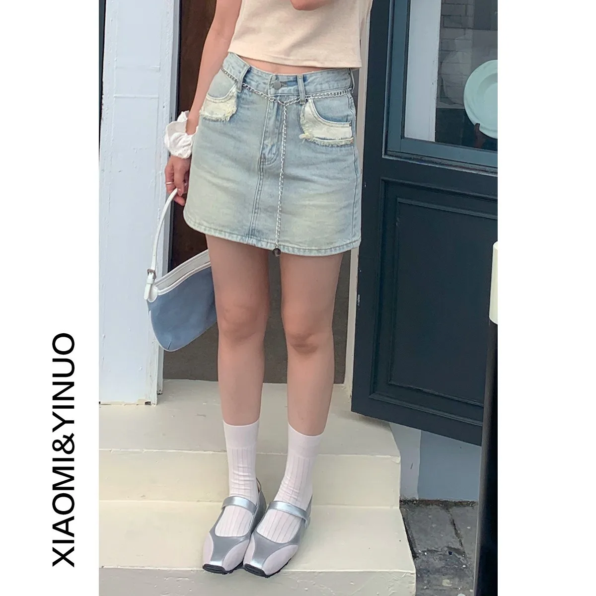 Джинсовая юбка с высокой талией и дизайном. Женская юбка трапециевидной формы. Летняя модная повседневная юбка из смеси хлопка из полиэстера.
Джинсовая юбка с высокой талией и дизайном. Женская юбка трапециевидной формы. Летняя модная повседневная юбка из смеси хлопка из полиэстера.