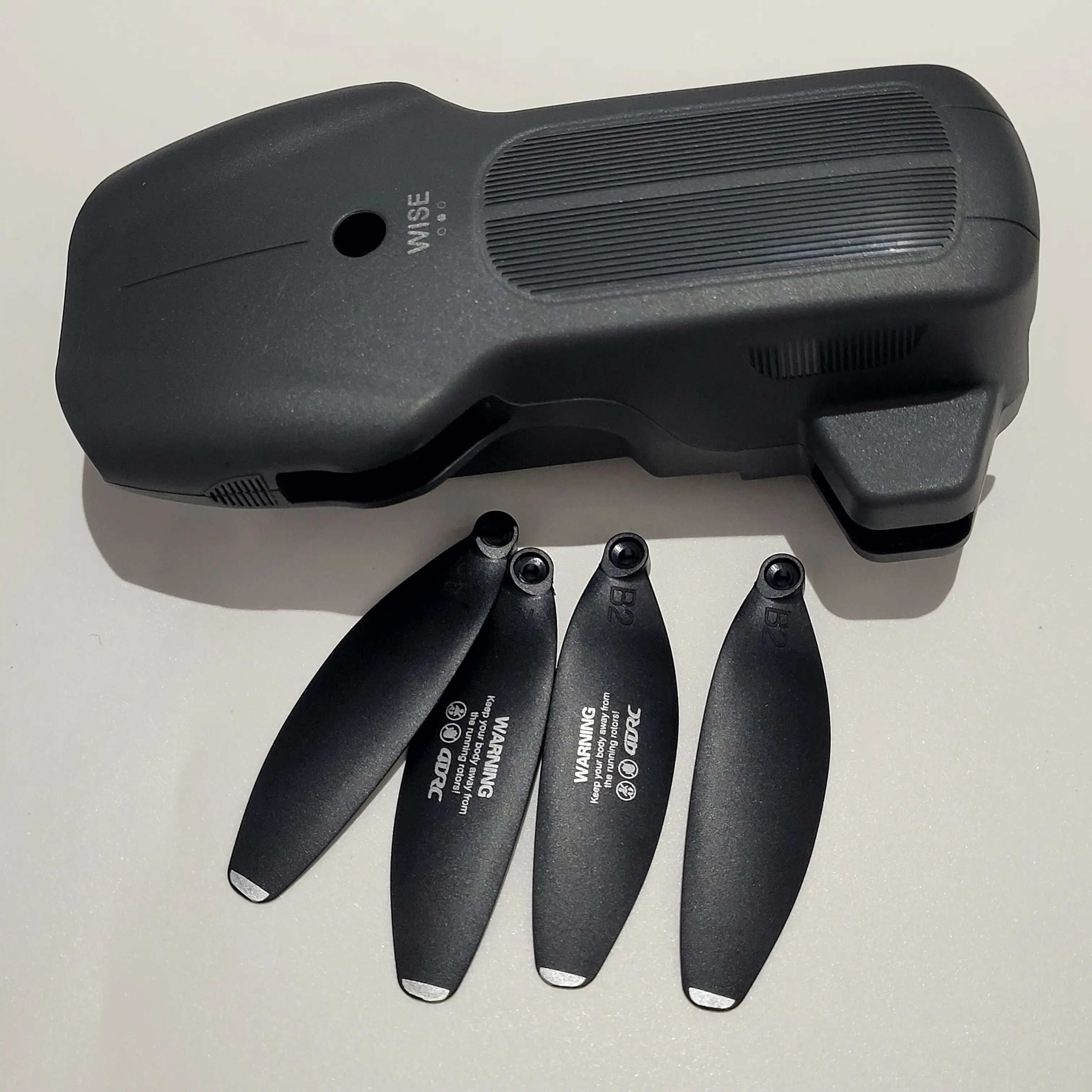 Новый бесщеточный дрон 4DRC F9, оригинальная запасная часть корпуса 4D-F9, рамка корпуса вверх и вниз с 4 шт., аксессуар для пропеллера
Новый бесщеточный дрон 4DRC F9, оригинальная запасная часть корпуса 4D-F9, рамка корпуса вверх и вниз с 4 шт., аксессуар для пропеллера