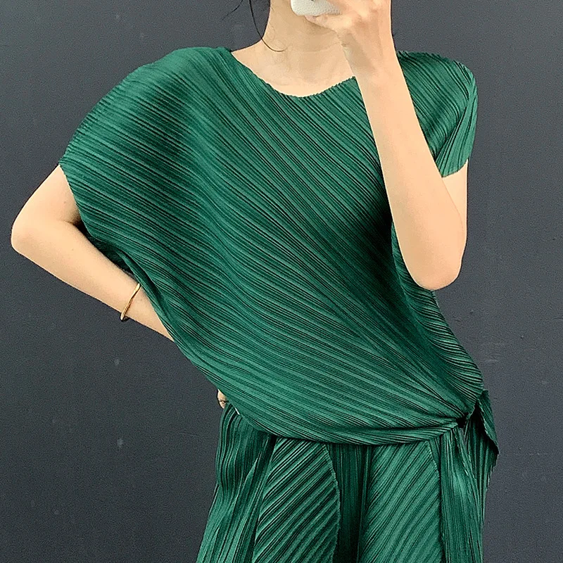 Miyake Pleated Women's Casual Design Shaped Irregular Round Neck Sleeveless Top
Miyake Pleated Women's Casual Design Shaped Irregular Round Neck Sleeveless Top