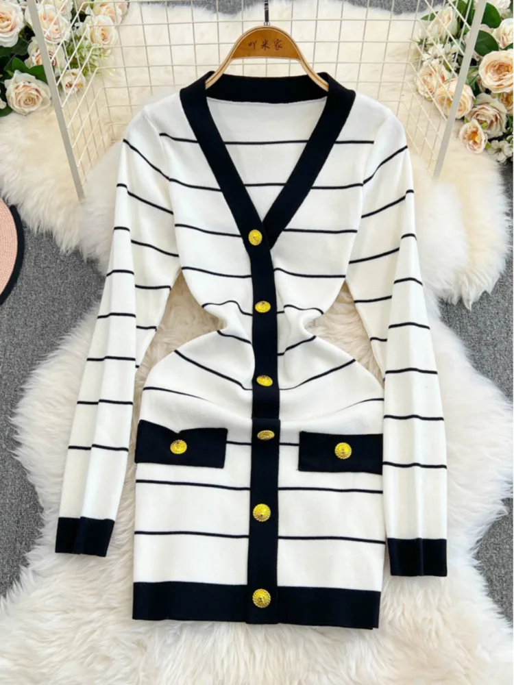 Vintage Metal Button Party Dress Autumn New Women's Long Sleeve Slim Elastic Knitted Mini Dress Sexy V Neck Hip Hugging Skirts
Vintage Metal Button Party Dress Autumn New Women's Long Sleeve Slim Elastic Knitted Mini Dress Sexy V Neck Hip Hugging Skirts