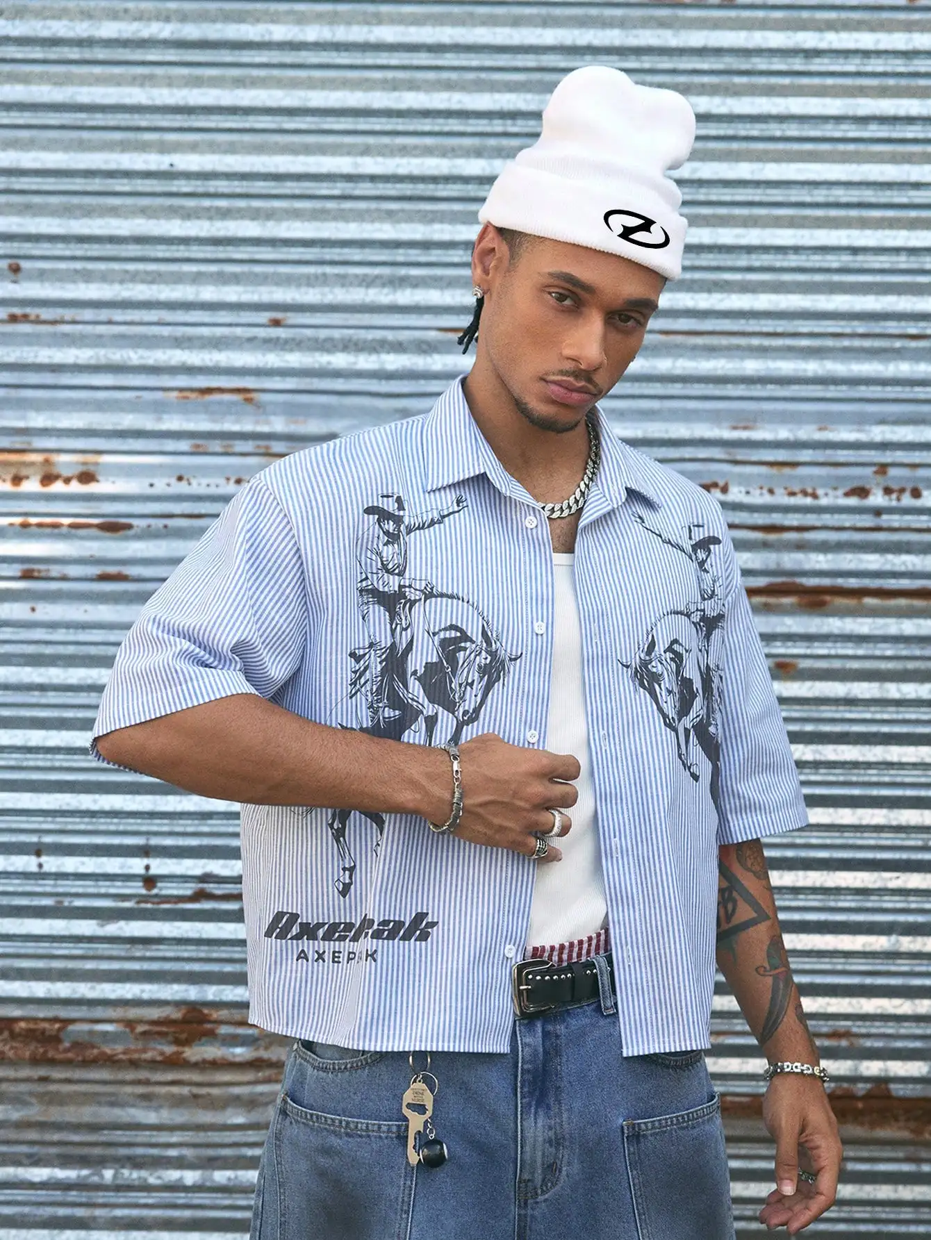 Men's Cropped Short Sleeve Shirt with Cowboy Riding Graphic, Striped Pattern, Casual Streetwear Style
Men's Cropped Short Sleeve Shirt with Cowboy Riding Graphic, Striped Pattern, Casual Streetwear Style