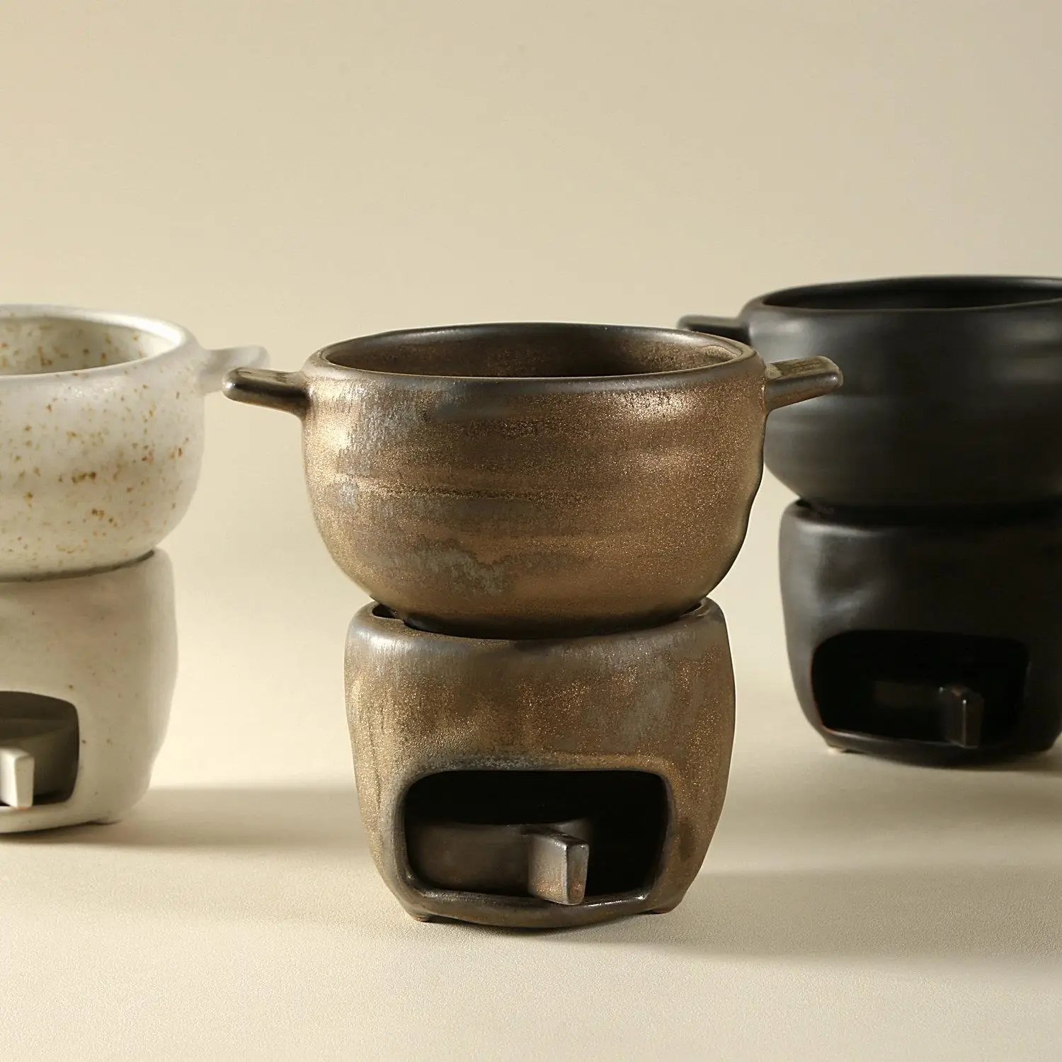 Special Ceramic Double Ear Bowl Small Hot Pot Constant Temperature Stove Unique Dining Utensils Japanese Style round Shape
Special Ceramic Double Ear Bowl Small Hot Pot Constant Temperature Stove Unique Dining Utensils Japanese Style round Shape