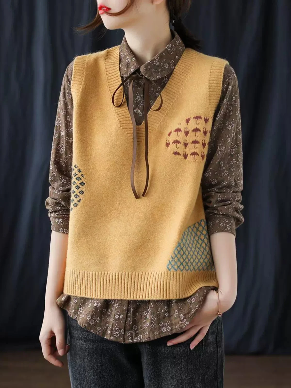 Retro V-Neck Sweater Vest Women's Loose Versatile Fashionable Autumn Winter Warm Knitted Top Quality Material No Button Design
Retro V-Neck Sweater Vest Women's Loose Versatile Fashionable Autumn Winter Warm Knitted Top Quality Material No Button Design