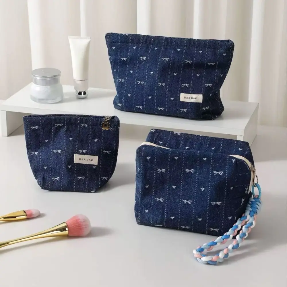 Delicate Canvas Makeup Bag Charming Vintage Travel Cosmetic Pouch Portable Pillow Shape Fabric Storage Organizer Travel
Delicate Canvas Makeup Bag Charming Vintage Travel Cosmetic Pouch Portable Pillow Shape Fabric Storage Organizer Travel