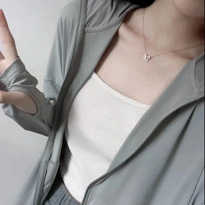 Sunscreen Coat Women's Summer Thin UV-Rroof Long-Sleeved Hooded Cardigan Jacket Dissipate Heat Let In Air Zipper Tops Female
Sunscreen Coat Women's Summer Thin UV-Rroof Long-Sleeved Hooded Cardigan Jacket Dissipate Heat Let In Air Zipper Tops Female