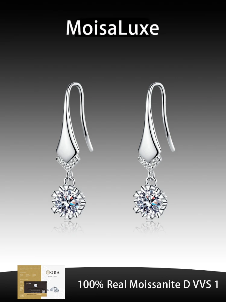 MoisaLuxe Official Store GRA Moissanite Plata Sterling 925 Silver Earrings V-shaped Micro-inlaid Moissanite Ear Hook
MoisaLuxe Official Store GRA Moissanite Plata Sterling 925 Silver Earrings V-shaped Micro-inlaid Moissanite Ear Hook