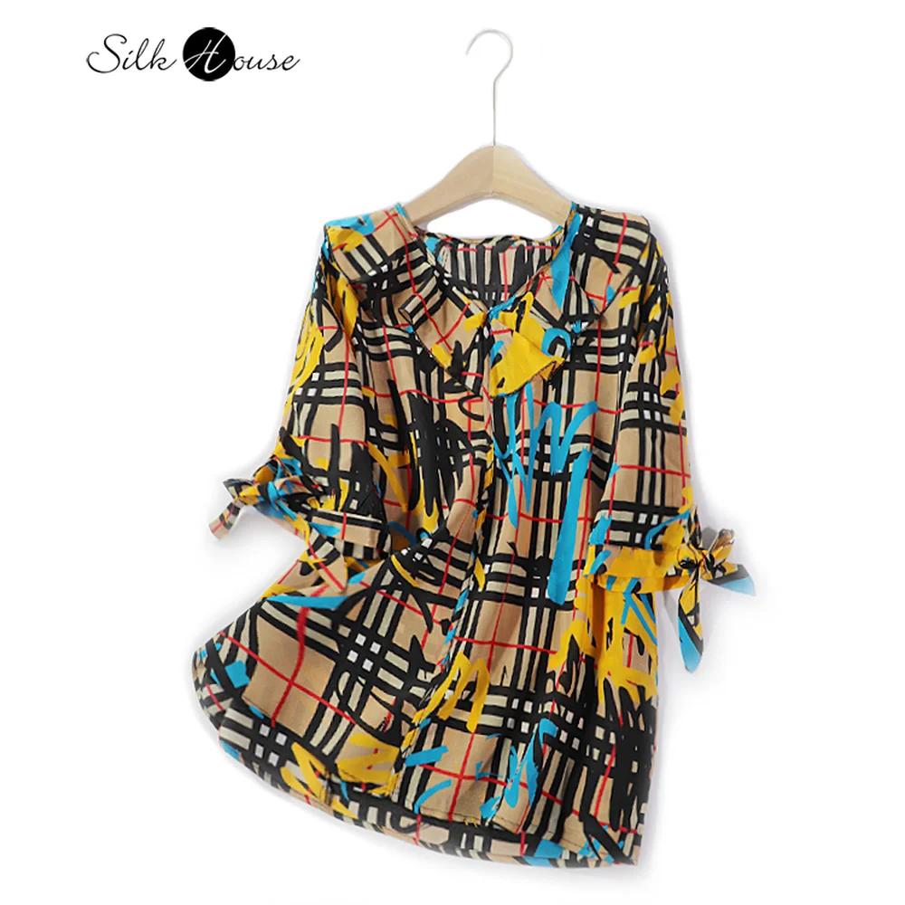 Mulberry Silk Medium Sleeve T-shirt Irregular Hand-painted Printed Silk Top V-neck Fungus Edge Collar Summer Loose Shirt
Mulberry Silk Medium Sleeve T-shirt Irregular Hand-painted Printed Silk Top V-neck Fungus Edge Collar Summer Loose Shirt