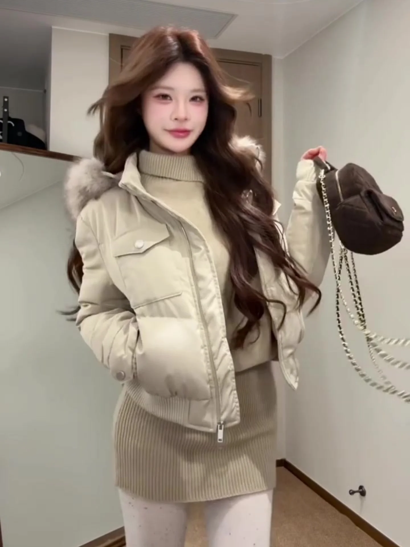 Retro American Workwear Hooded down Cotton Jacket Women's Winter Short Thickened Slim Fit Coat with Fur Collar Korean Style
Retro American Workwear Hooded down Cotton Jacket Women's Winter Short Thickened Slim Fit Coat with Fur Collar Korean Style