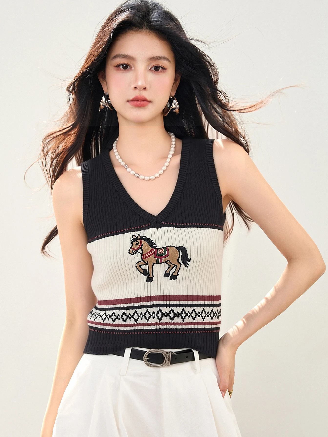 Summer Korean Style Women's Fashion Casual Color-block Jacquard Tank Top V-neck Cute Pony Slim-fit Versatile Sleeveless Top
Summer Korean Style Women's Fashion Casual Color-block Jacquard Tank Top V-neck Cute Pony Slim-fit Versatile Sleeveless Top
