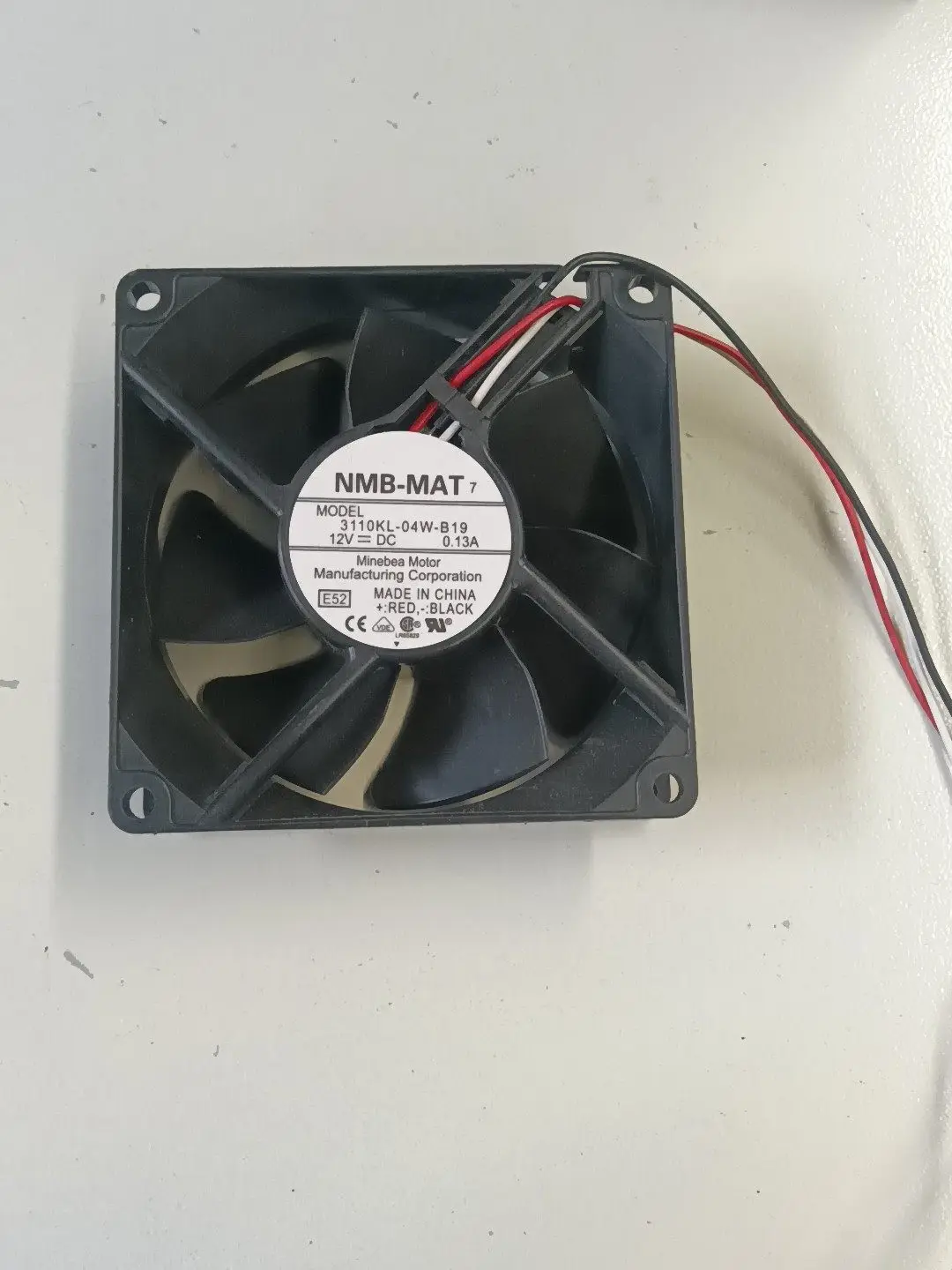 Оригинальный 3110kL-04W-B19 12V 0.13A 8025 3-проводной вентилятор для инвертора
Оригинальный 3110kL-04W-B19 12V 0.13A 8025 3-проводной вентилятор для инвертора