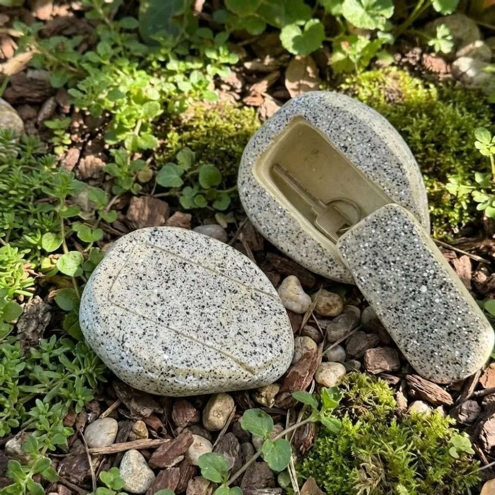 Realistic Disguised Rock Key Storage Box Natural Looking Waterproof Imitation Stone Key Holder Resin Spacious Design
Realistic Disguised Rock Key Storage Box Natural Looking Waterproof Imitation Stone Key Holder Resin Spacious Design