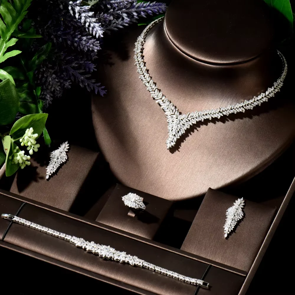 Temperamento alla moda Dubai donne abito gioielli collana orecchini bracciale комплект аксессуары matrimonio festa nuziale regalo Q-61
Temperamento alla moda Dubai donne abito gioielli collana orecchini bracciale комплект аксессуары matrimonio festa nuziale regalo Q-61