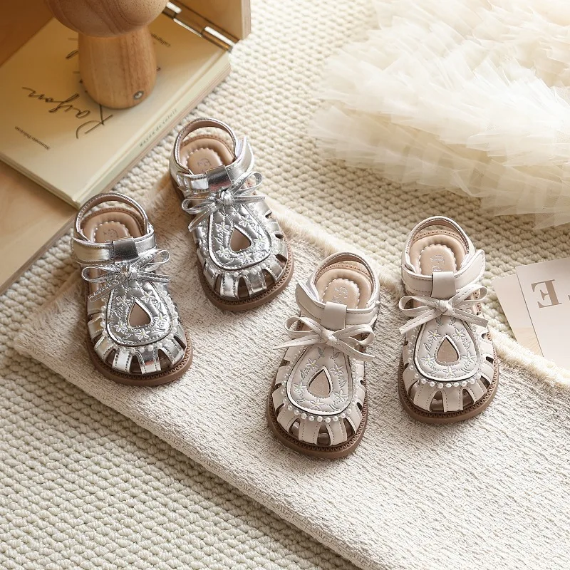 Girls Toes Capped Sandals with Bow-knot Non-slip Soft Sole Children Summer Beach Shoes Kids Embroidery Hollow Out Sandals
Girls Toes Capped Sandals with Bow-knot Non-slip Soft Sole Children Summer Beach Shoes Kids Embroidery Hollow Out Sandals