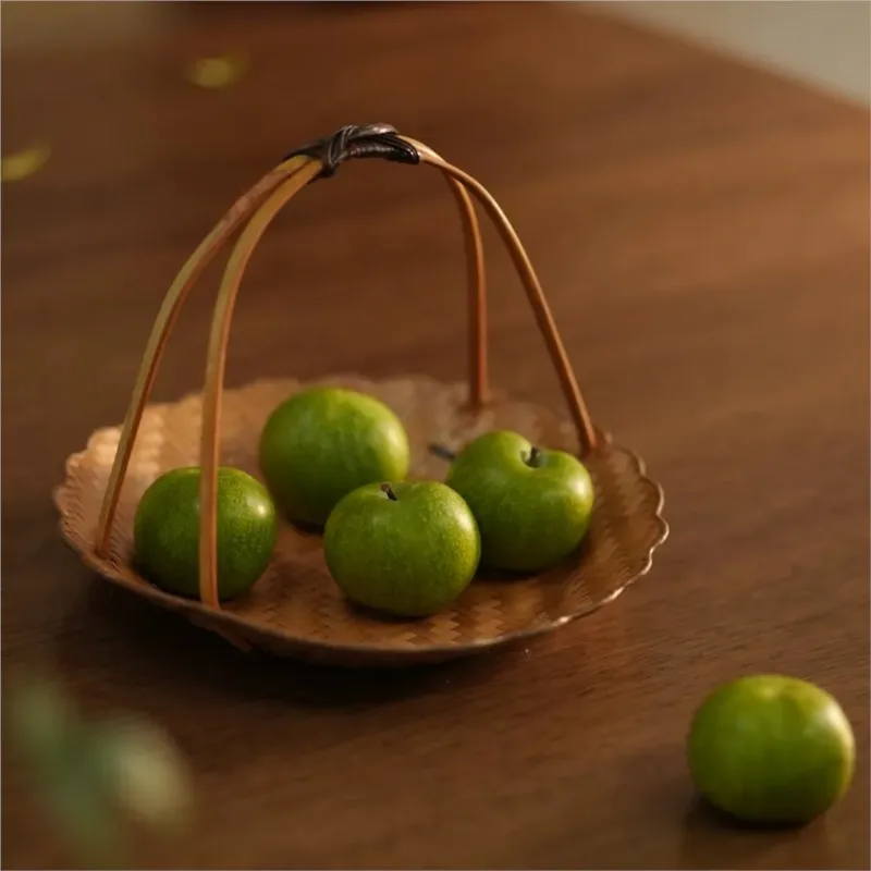 Чайная тарелка в китайском стиле, маленькая тарелка с фруктами, стиль песен, чайная церемония, чайная тарелка, поднос для закусок, орнамент, бамбуковая тканая корзина ручной работы ZI87
Чайная тарелка в китайском стиле, маленькая тарелка с фруктами, стиль песен, чайная церемония, чайная тарелка, поднос для закусок, орнамент, бамбуковая тканая корзина ручной работы ZI87