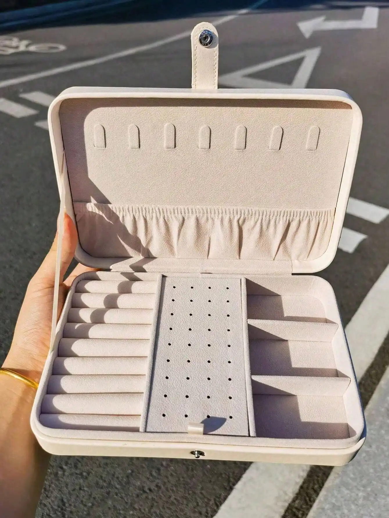 New Striped Travel Jewelry Box, PU Leather Large Capacity Jewelry Storage Box, Women's Jewelry Box, Double-Layer Portable Mini
New Striped Travel Jewelry Box, PU Leather Large Capacity Jewelry Storage Box, Women's Jewelry Box, Double-Layer Portable Mini
