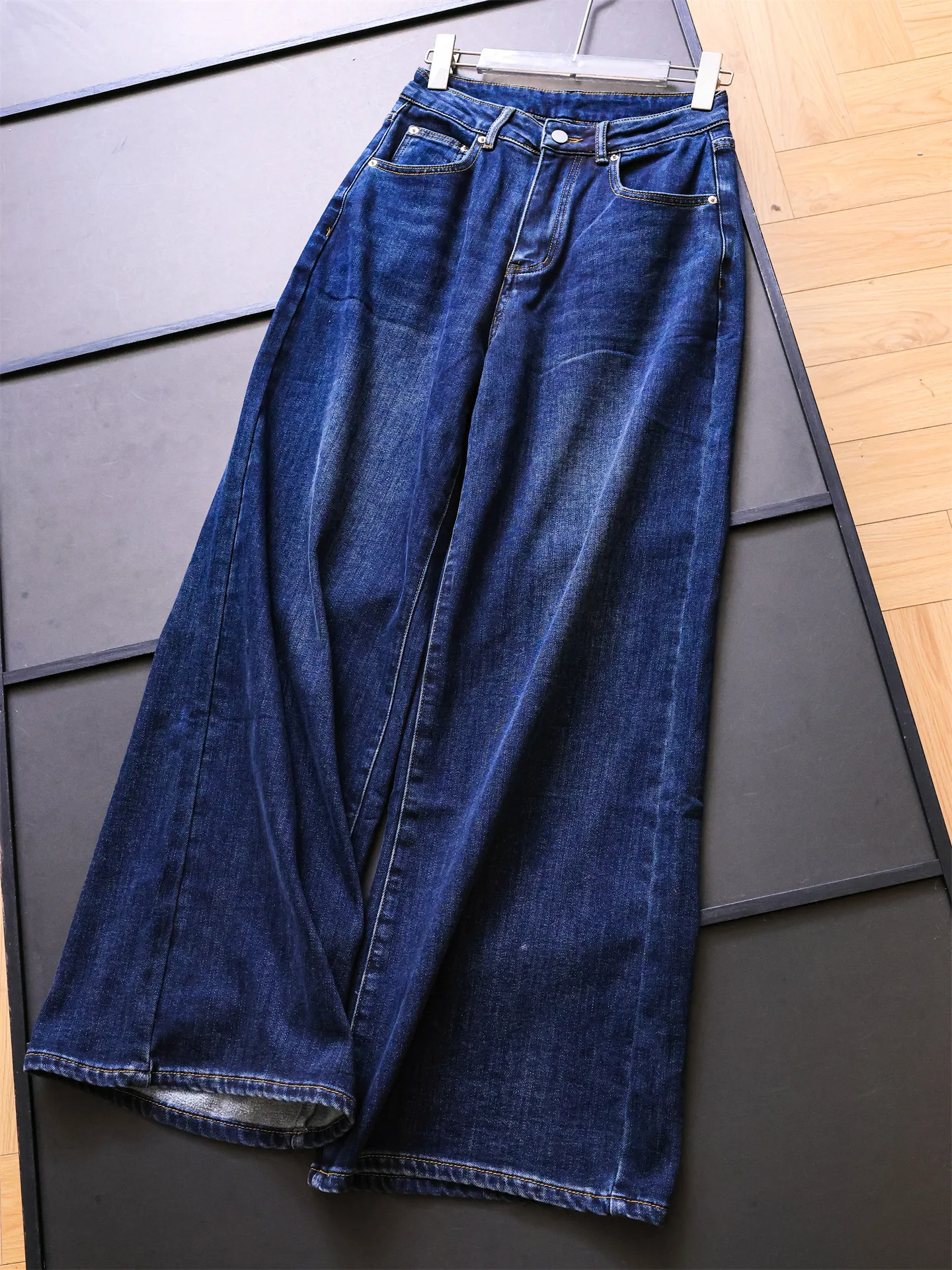 Retro Deep Blue Fleece High Waist Loose Straight Leg Wide Leg Jeans Women's Casual Cotton Blend Comfortable Breathable
Retro Deep Blue Fleece High Waist Loose Straight Leg Wide Leg Jeans Women's Casual Cotton Blend Comfortable Breathable