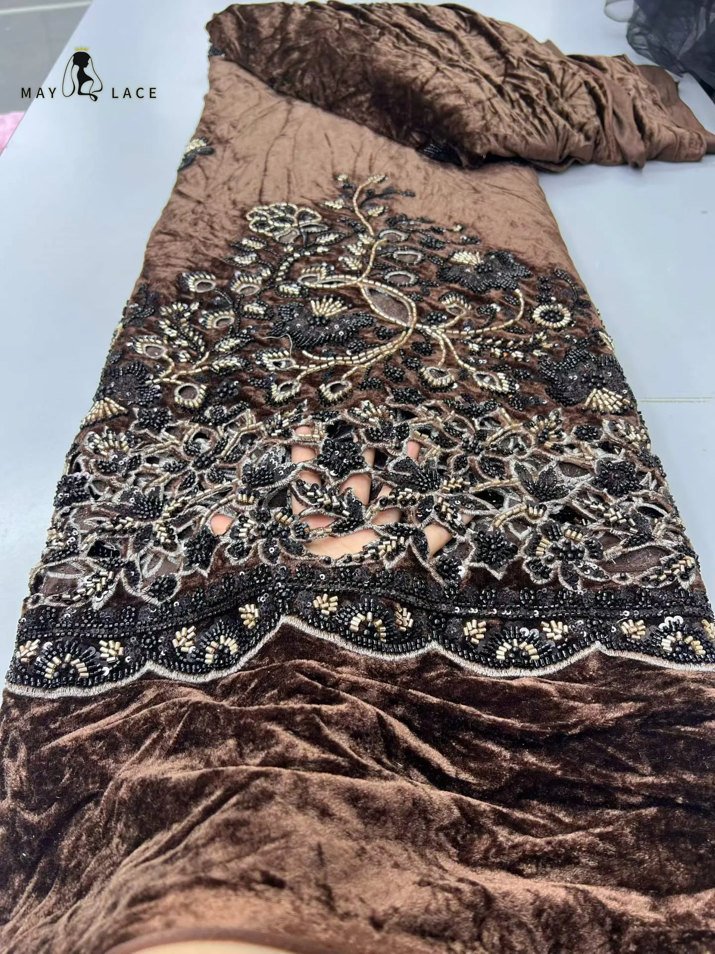 5 Yard African Nigeria Velvet Lace Fabric 2026 High Quality Beaded Sequins Women's Dresses Nigerian Wedding Party Dress Material
5 Yard African Nigeria Velvet Lace Fabric 2026 High Quality Beaded Sequins Women's Dresses Nigerian Wedding Party Dress Material