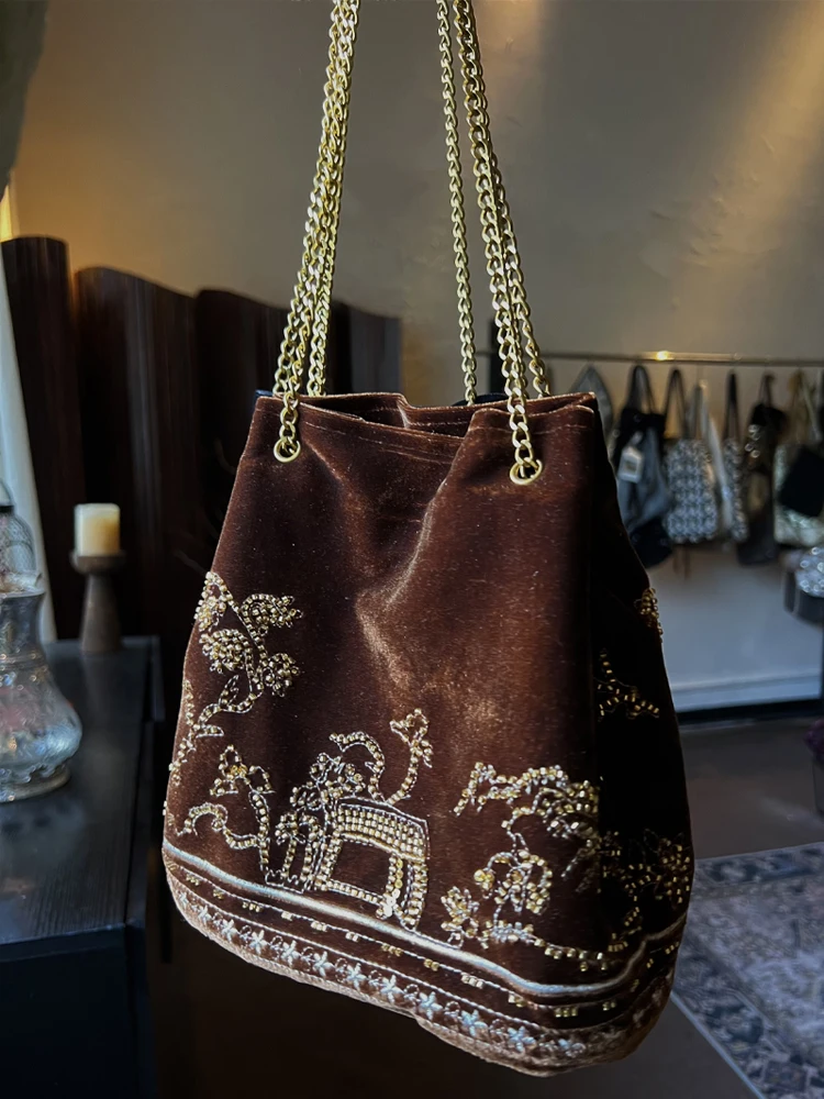 НОВАЯ бархатная вышитая ручная работа для поездок на работу под мышками, новая женская сумка на плечо в художественном древнем стиле, черная большая сумка
НОВАЯ бархатная вышитая ручная работа для поездок на работу под мышками, новая женская сумка на плечо в художественном древнем стиле, черная большая сумка