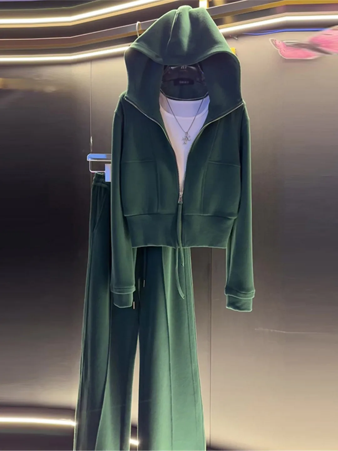 Oule Casual Sports Set Women's Spring Fashion Hooded Open Cardigan Sweatshirt Green High-End Feeling Two-Piece Set Long Pants
Oule Casual Sports Set Women's Spring Fashion Hooded Open Cardigan Sweatshirt Green High-End Feeling Two-Piece Set Long Pants