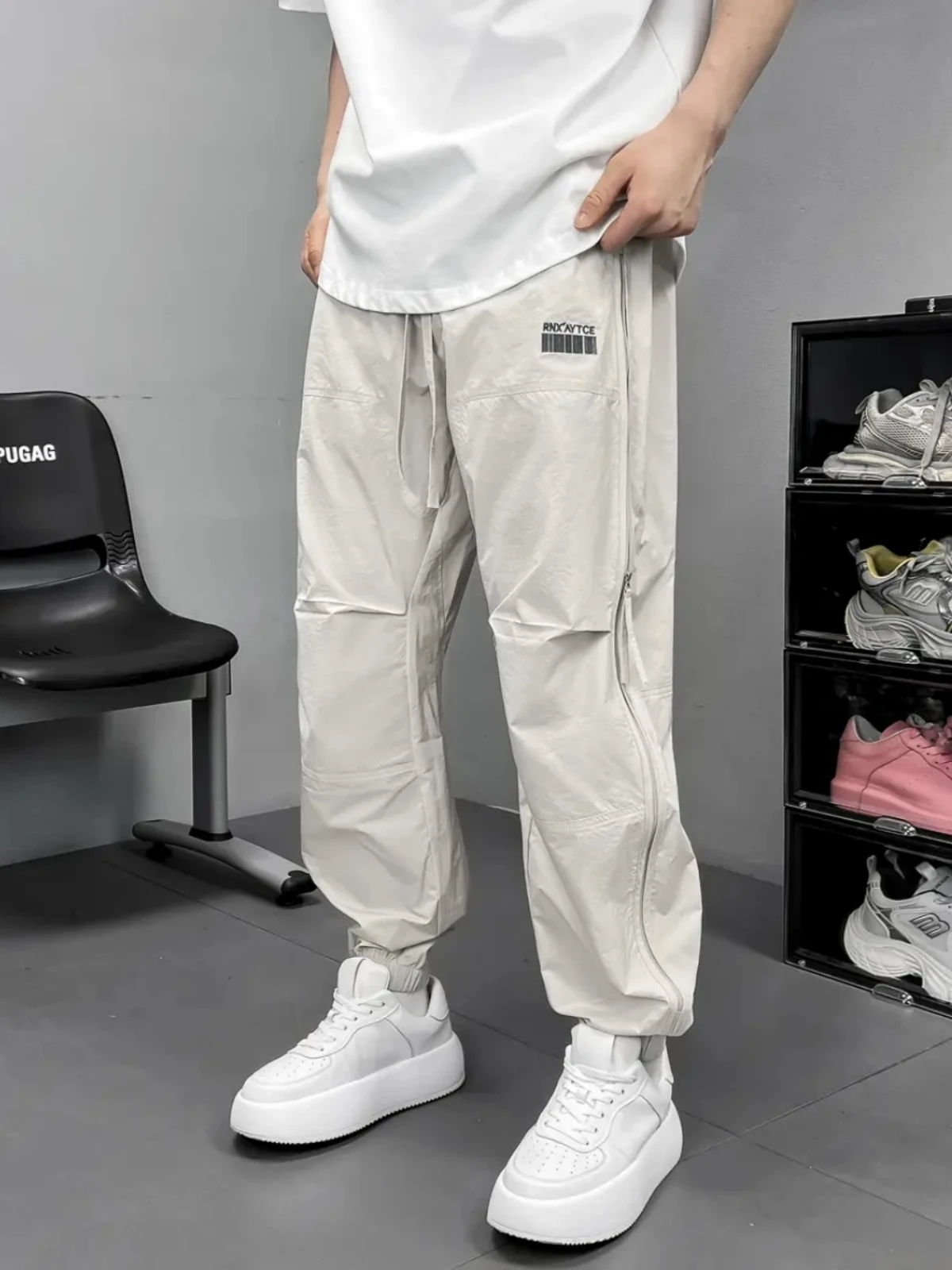 Spring Autumn Men's Loose Breathable Zipper Me Workwear Casual Pants Elastic Waist Pure Color Sports Harlan Trousers
Spring Autumn Men's Loose Breathable Zipper Me Workwear Casual Pants Elastic Waist Pure Color Sports Harlan Trousers