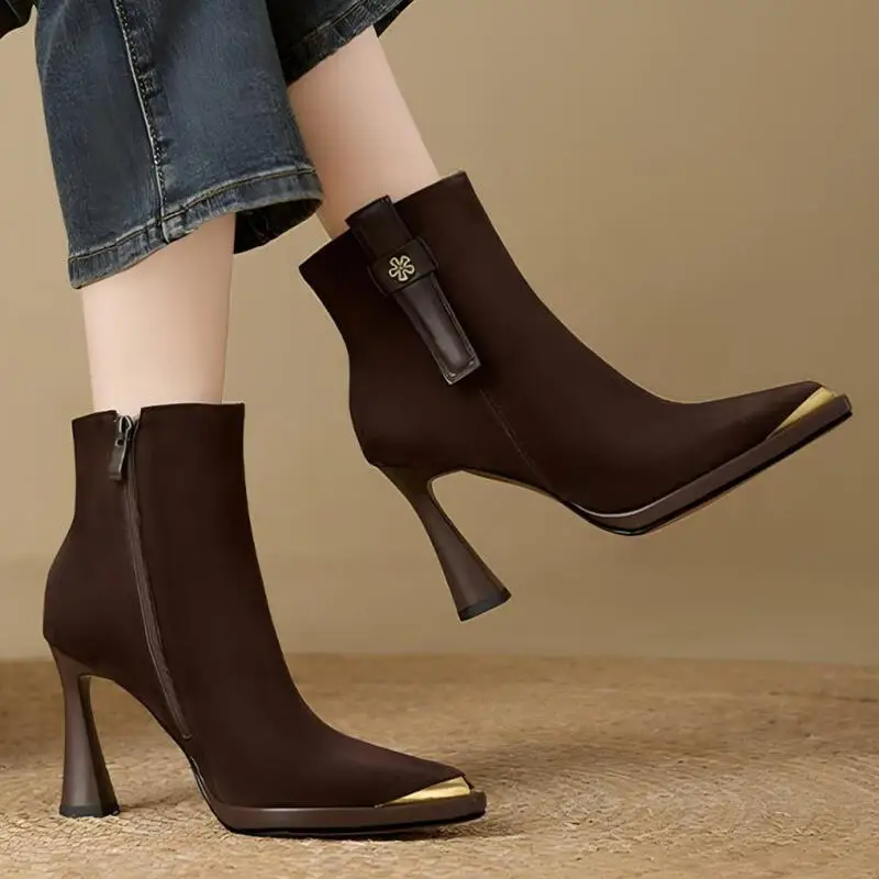 Elegant Pointed Toe High Heel Suede Ankle Boots Women 2025 Winter Luxury Metal Decoration Designer Short Boots Woman's Booties
Elegant Pointed Toe High Heel Suede Ankle Boots Women 2025 Winter Luxury Metal Decoration Designer Short Boots Woman's Booties