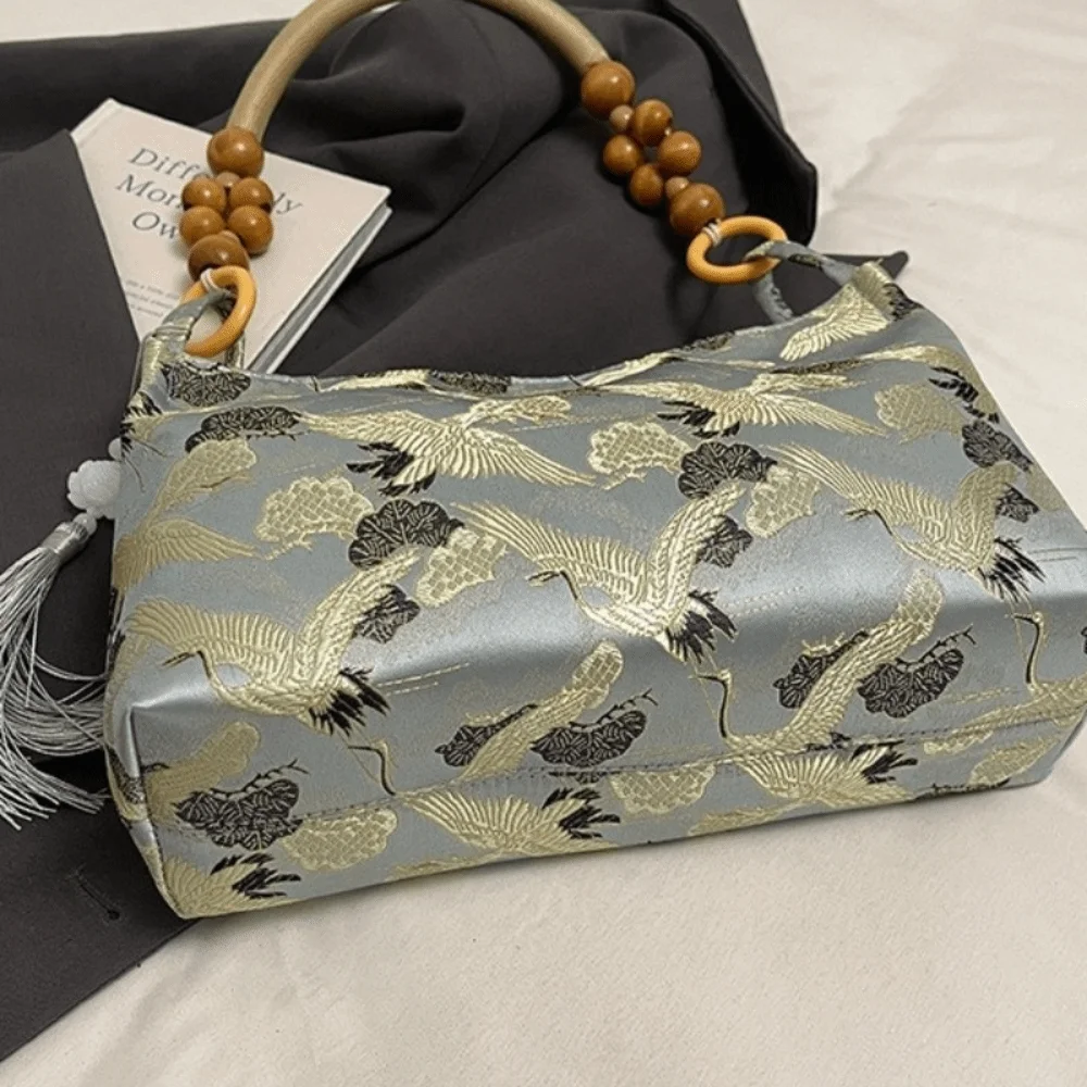 Versatile Single Embroidered Shoulder Bags Vintage Tassel Decoration Chinese Style Handbags Hasp Sewing Thread Classic Design
Versatile Single Embroidered Shoulder Bags Vintage Tassel Decoration Chinese Style Handbags Hasp Sewing Thread Classic Design