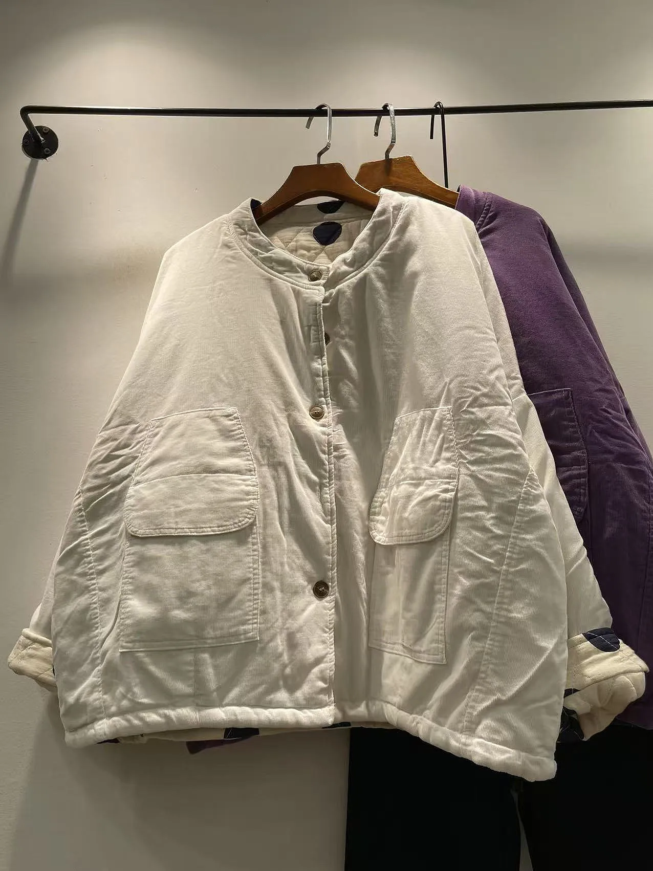 Зимнее женское хлопковое пальто большого размера, теплое, из вельвета, длинное, двустороннее, универсальное, для повседневной носки...
Зимнее женское хлопковое пальто большого размера, теплое, из вельвета, длинное, двустороннее, универсальное, для повседневной носки...